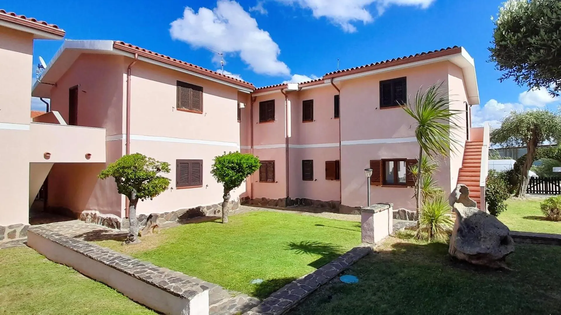 I Nuraghi Apartments Канниджионе