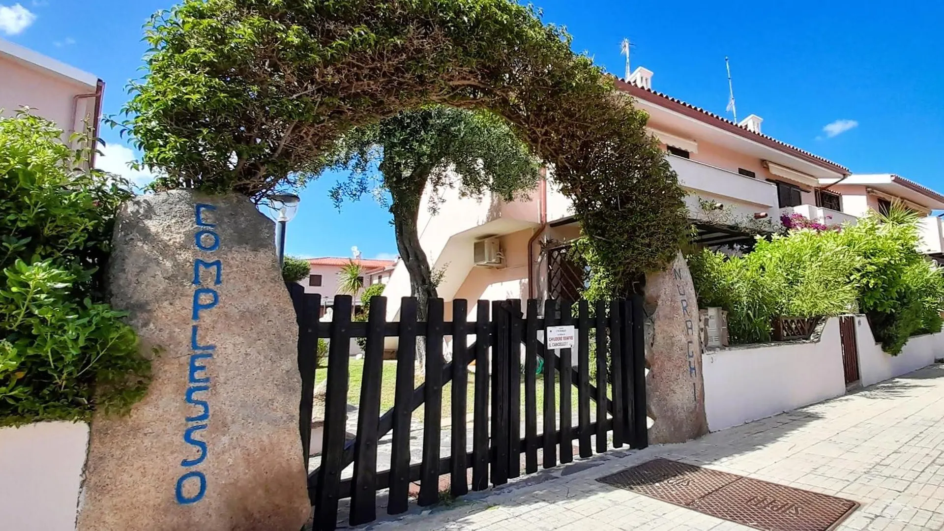 I Nuraghi Apartments Канниджионе