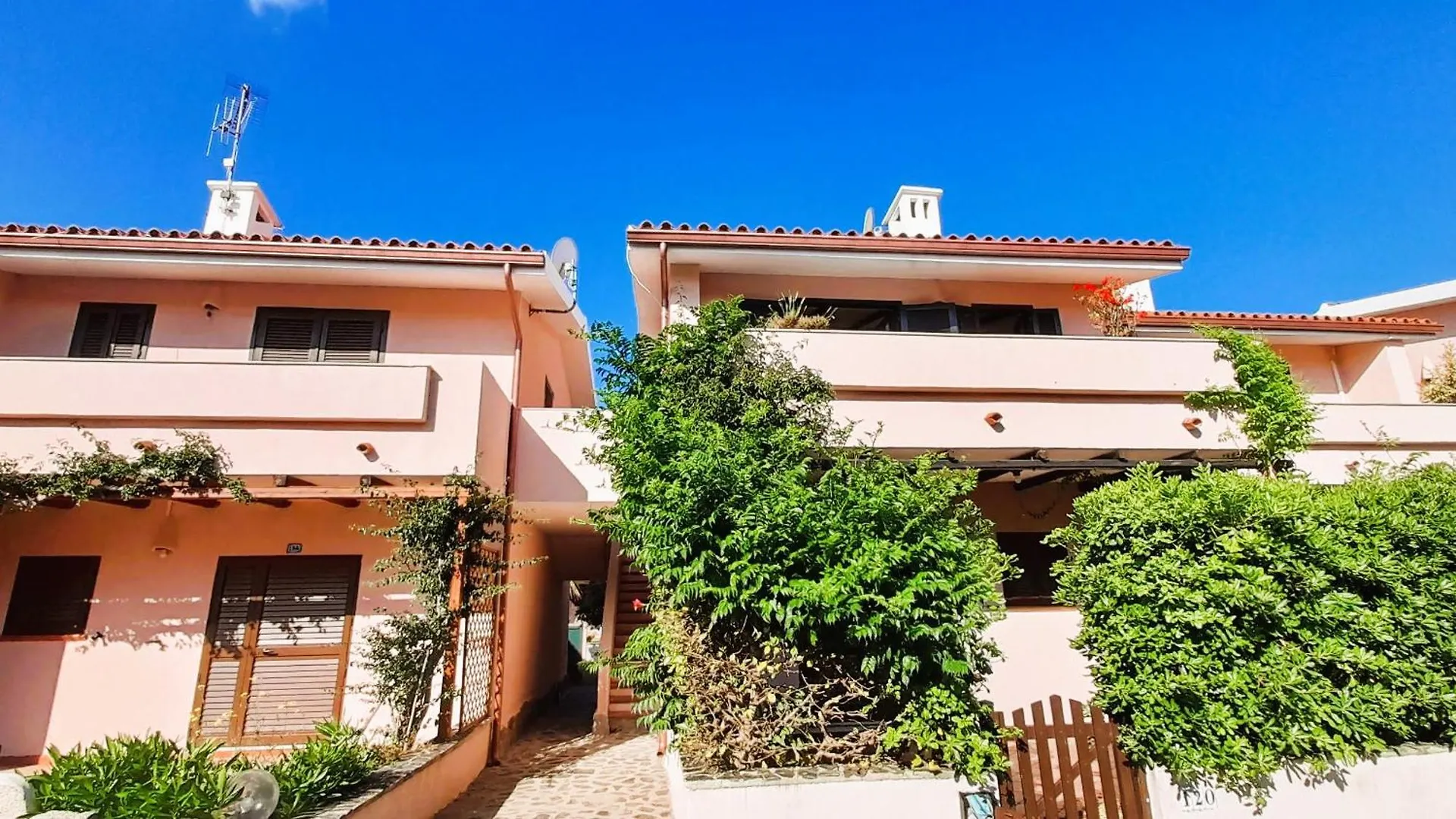 I Nuraghi Apartments Канниджионе