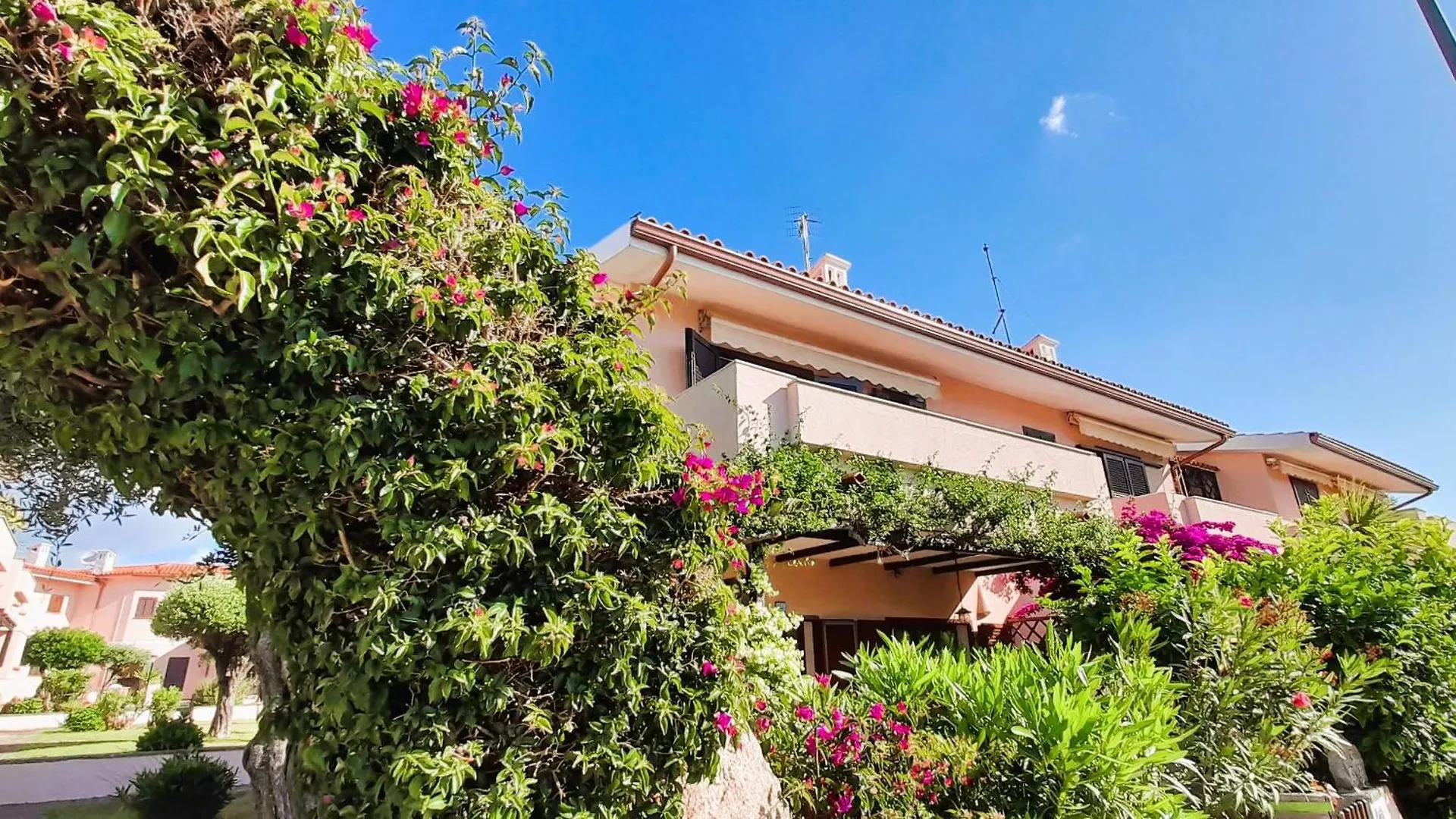 I Nuraghi Apartments Канниджионе